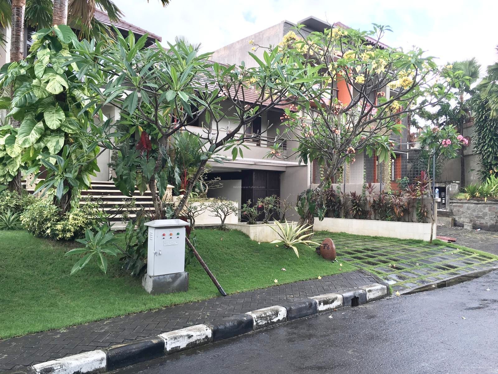 Rumah teras ayung