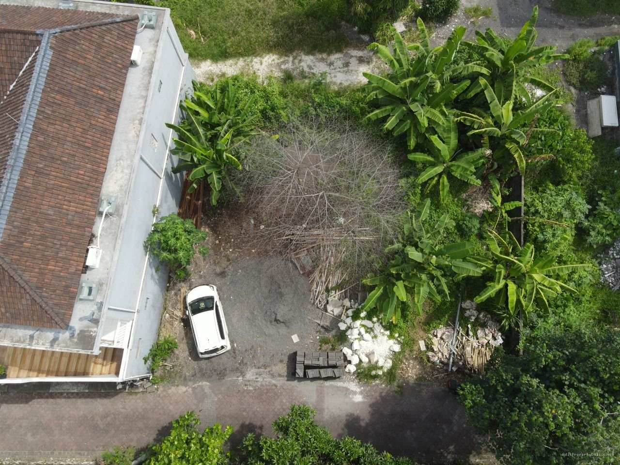 Tanah komersil pererenan