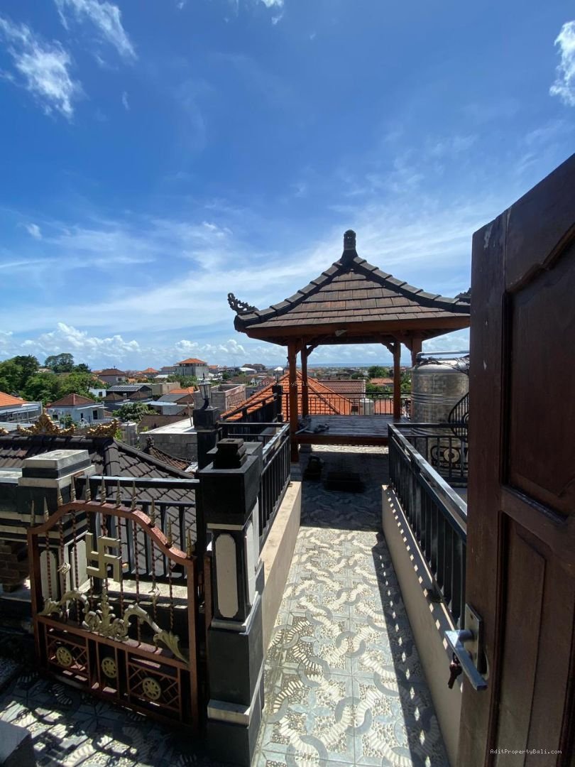 Rumah lantai 2 dalung