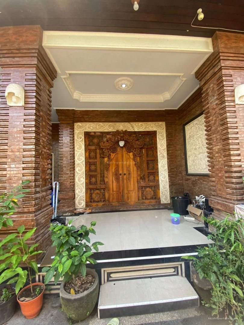 Rumah lantai 2 dalung