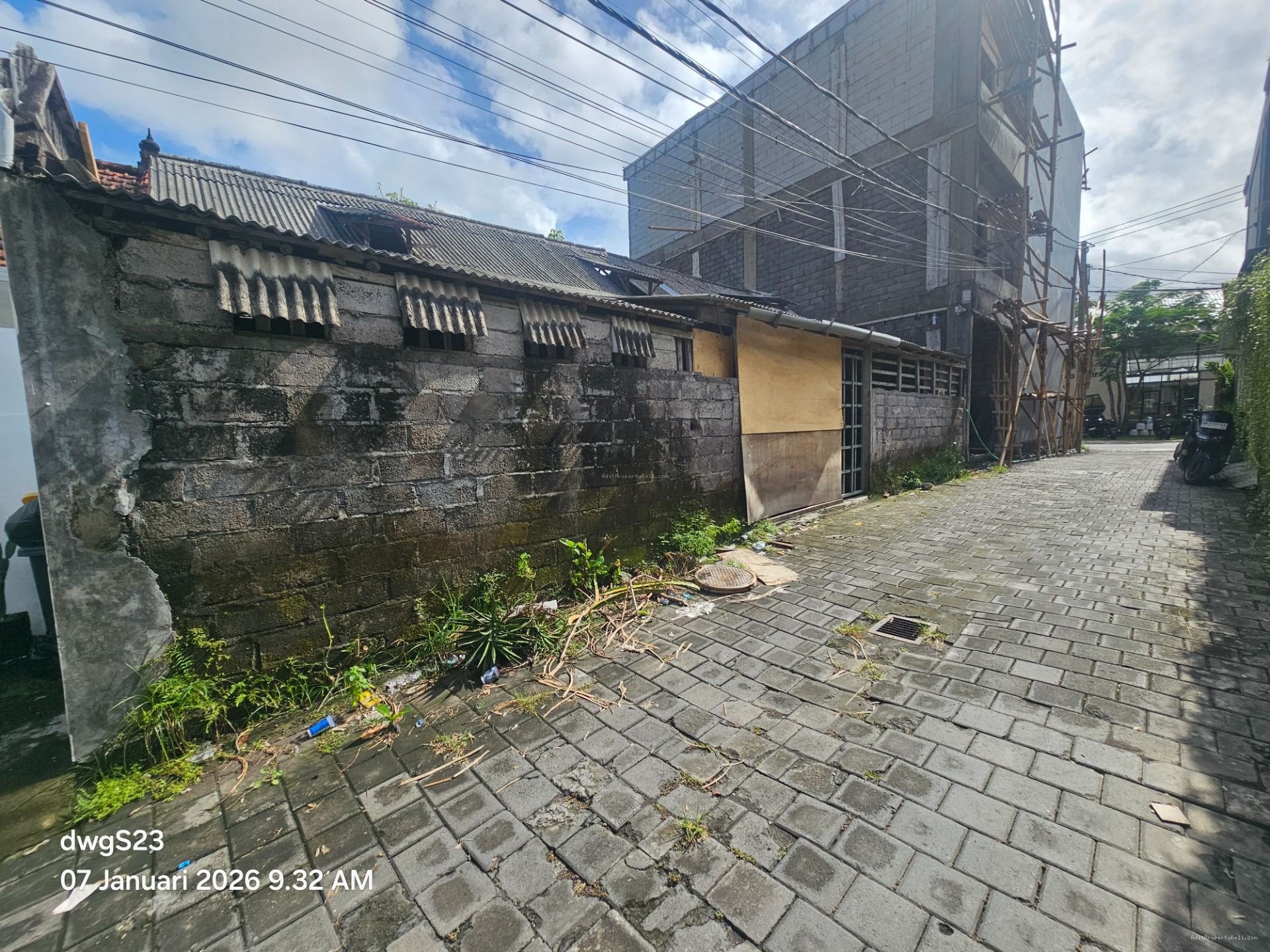 tanah komersil tiying tutul