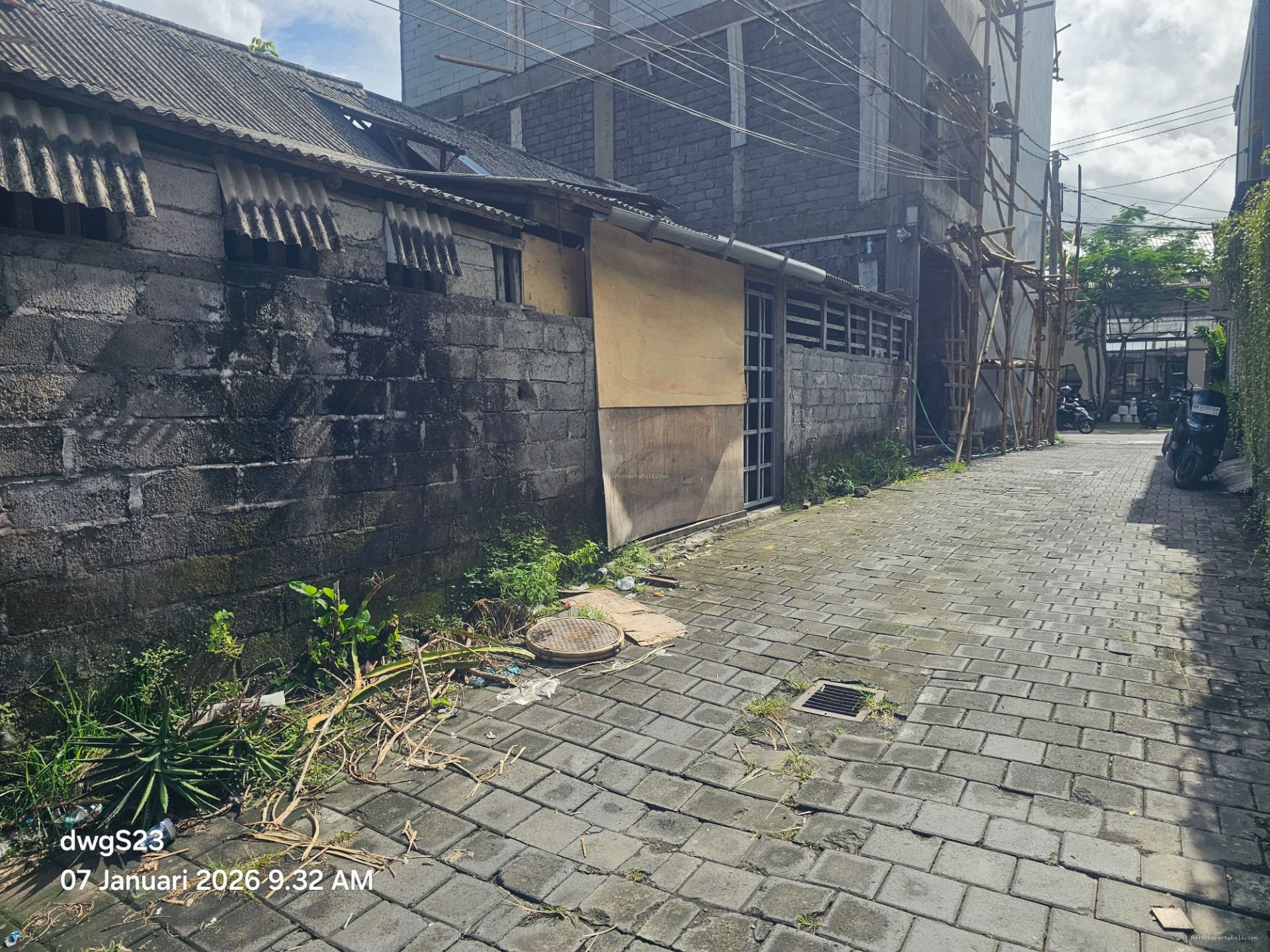 tanah komersil tiying tutul