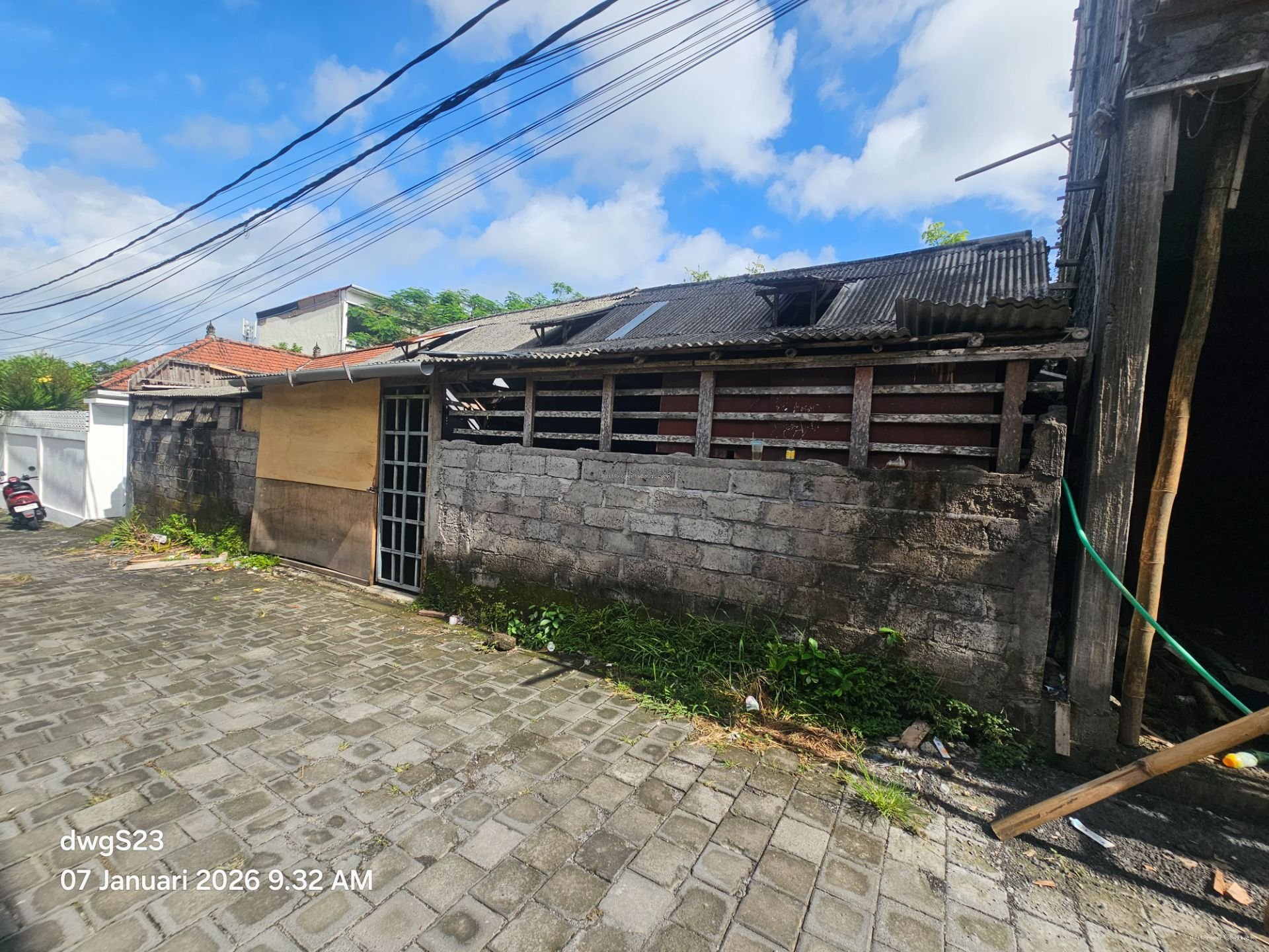 tanah komersil tiying tutul