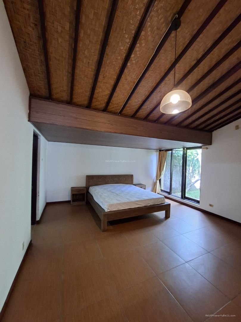 Traditional wooden villa balangan