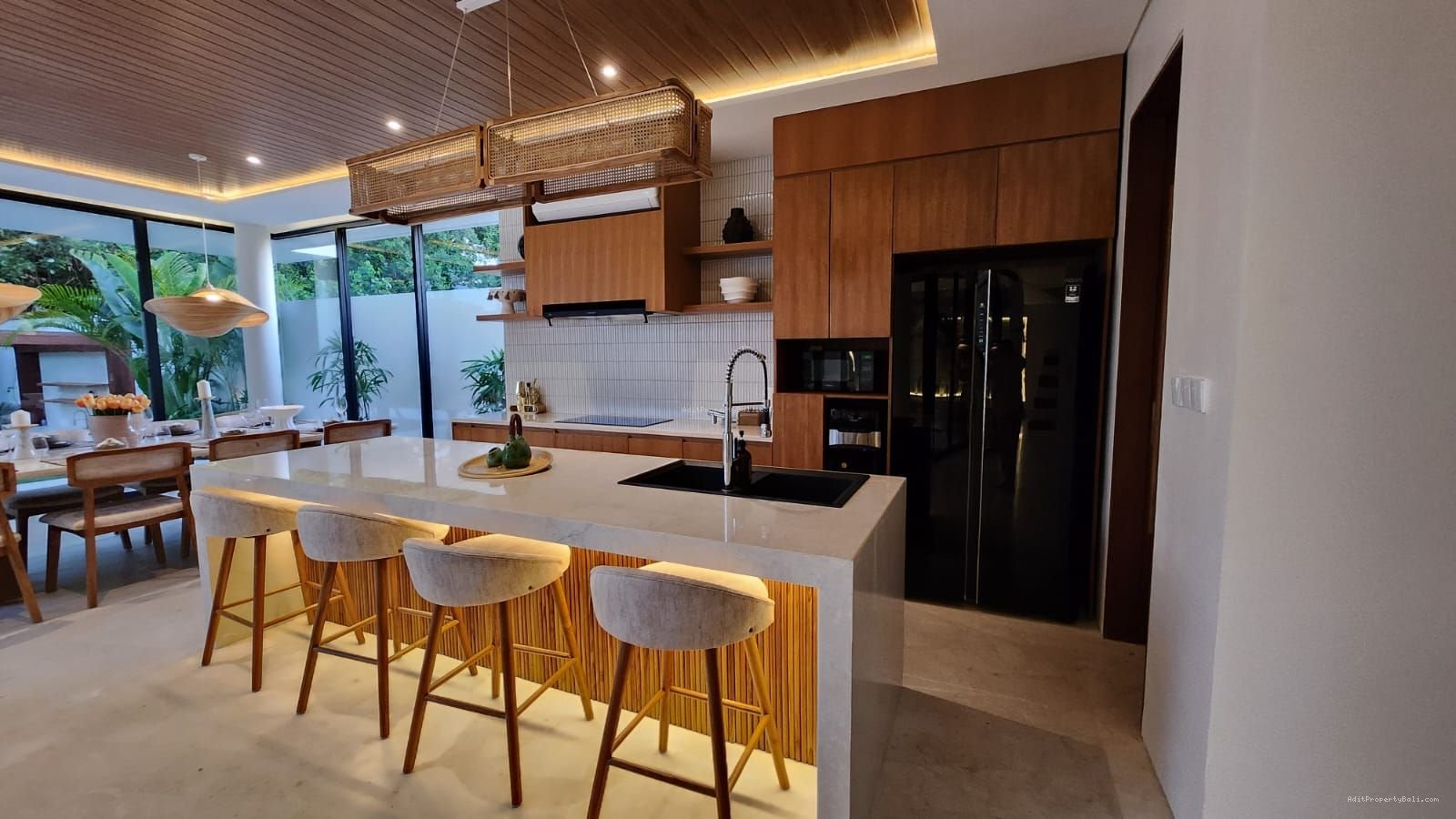 Luxury villa bumbak umalas