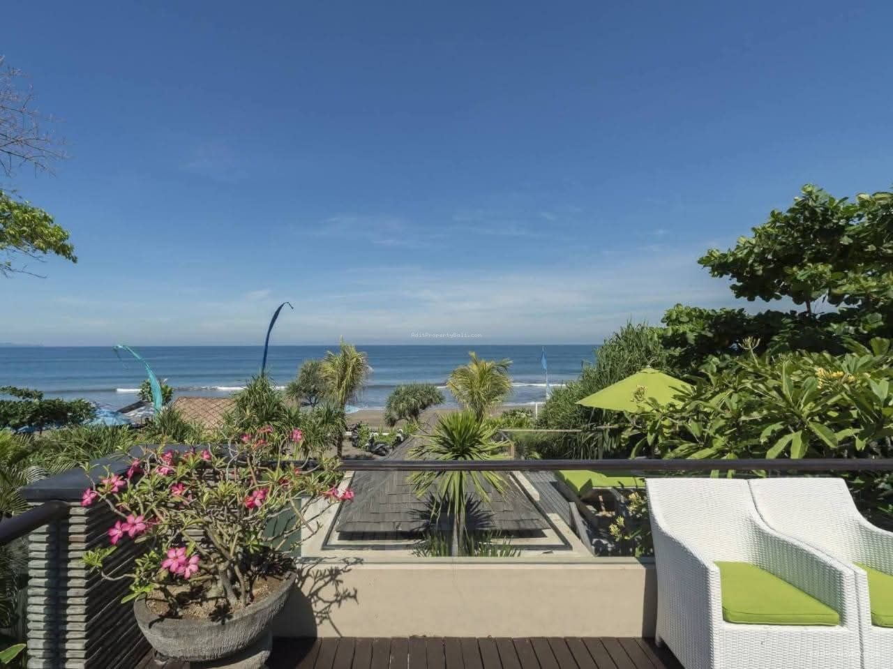 villa beach front seminyak