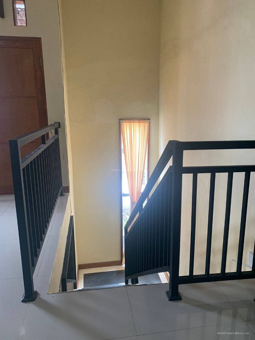 rumah lantai 3 dalung