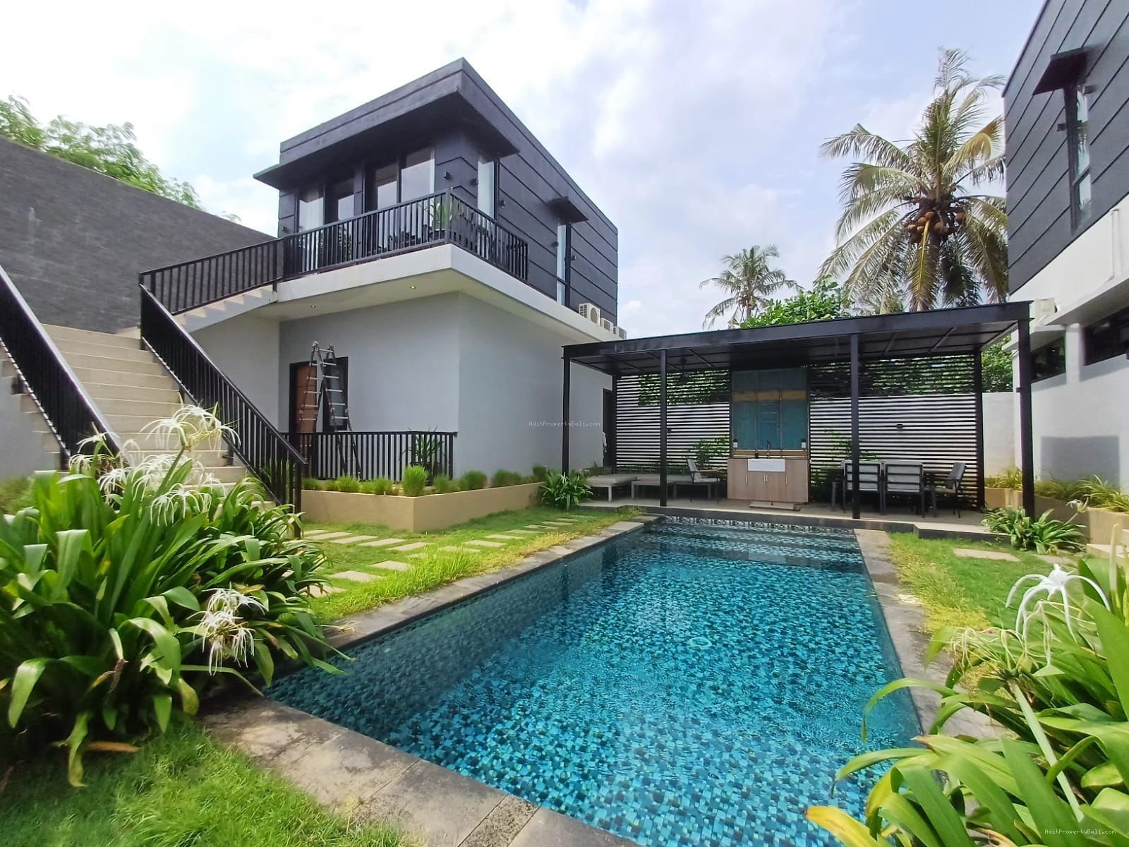 villa pantai saba