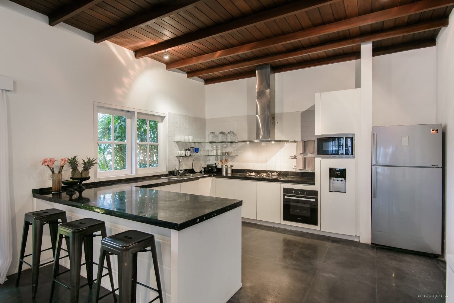 villa lantai 1 bumbak