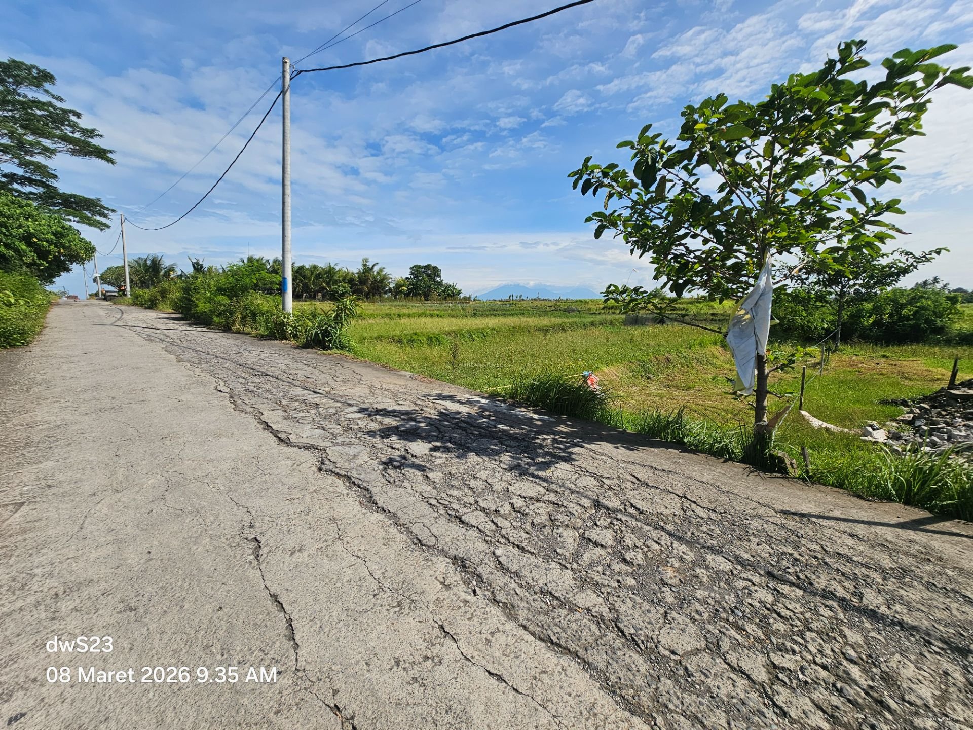 tanah komersil nyanyi