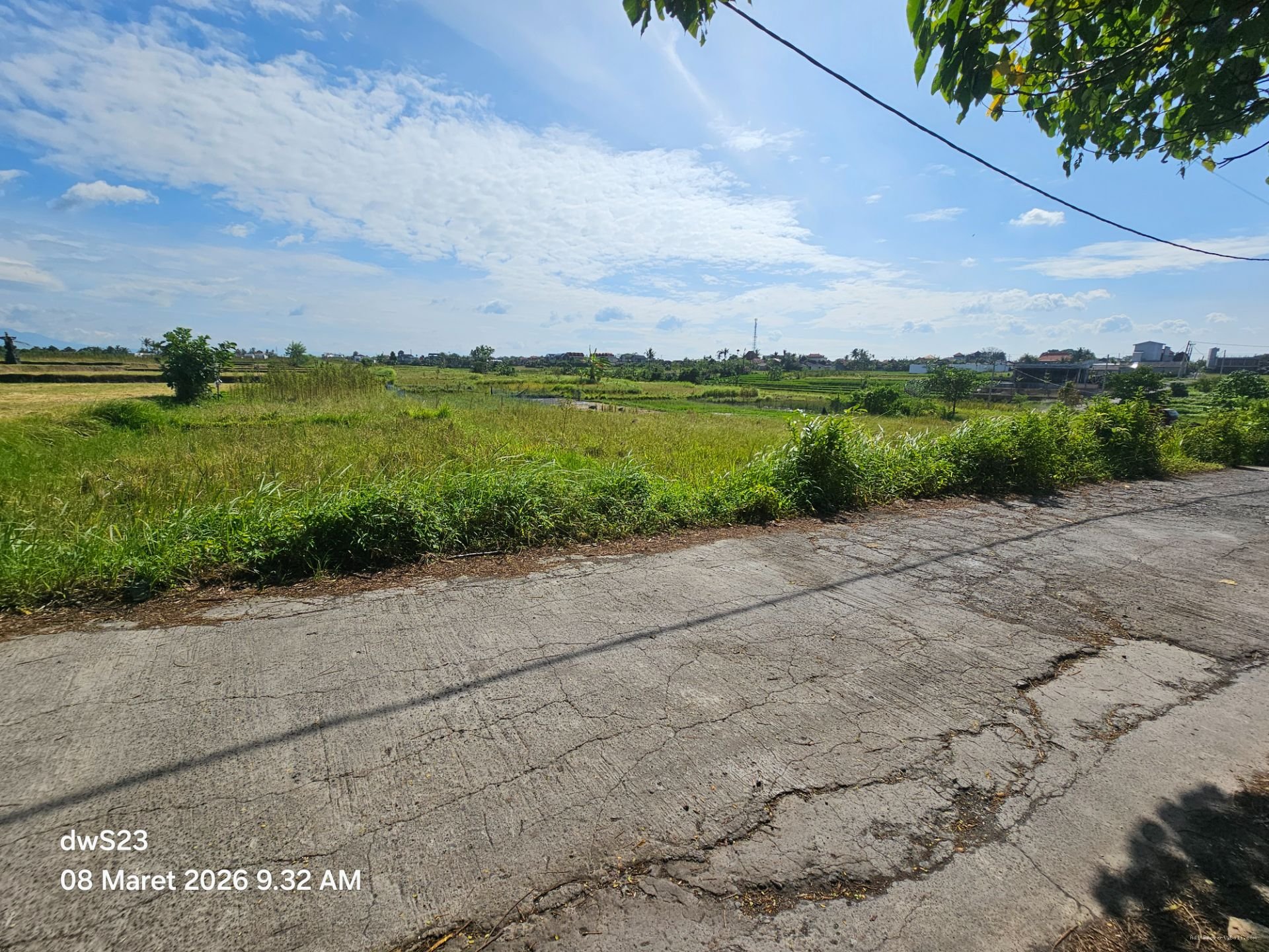 tanah komersil nyanyi