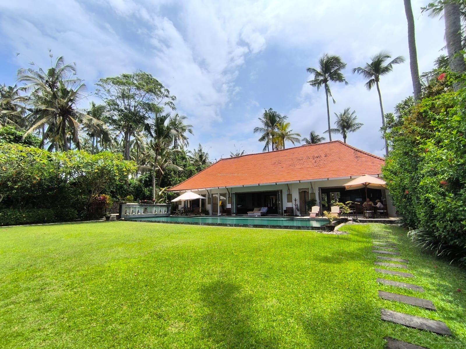 villa los pantai  soka