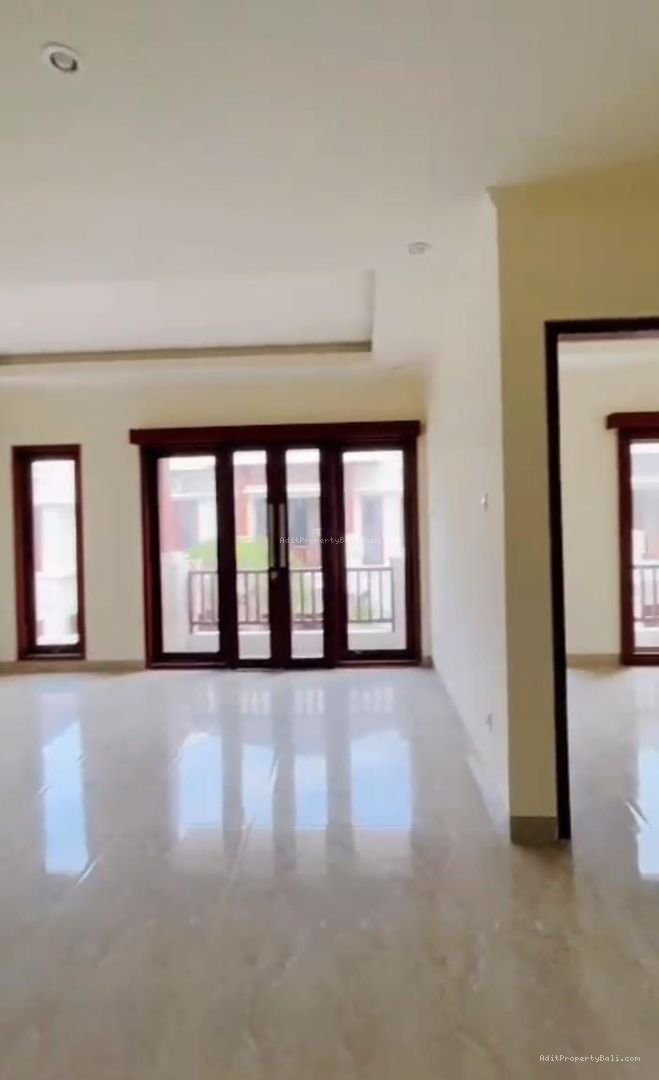 rumah semi villa renonn