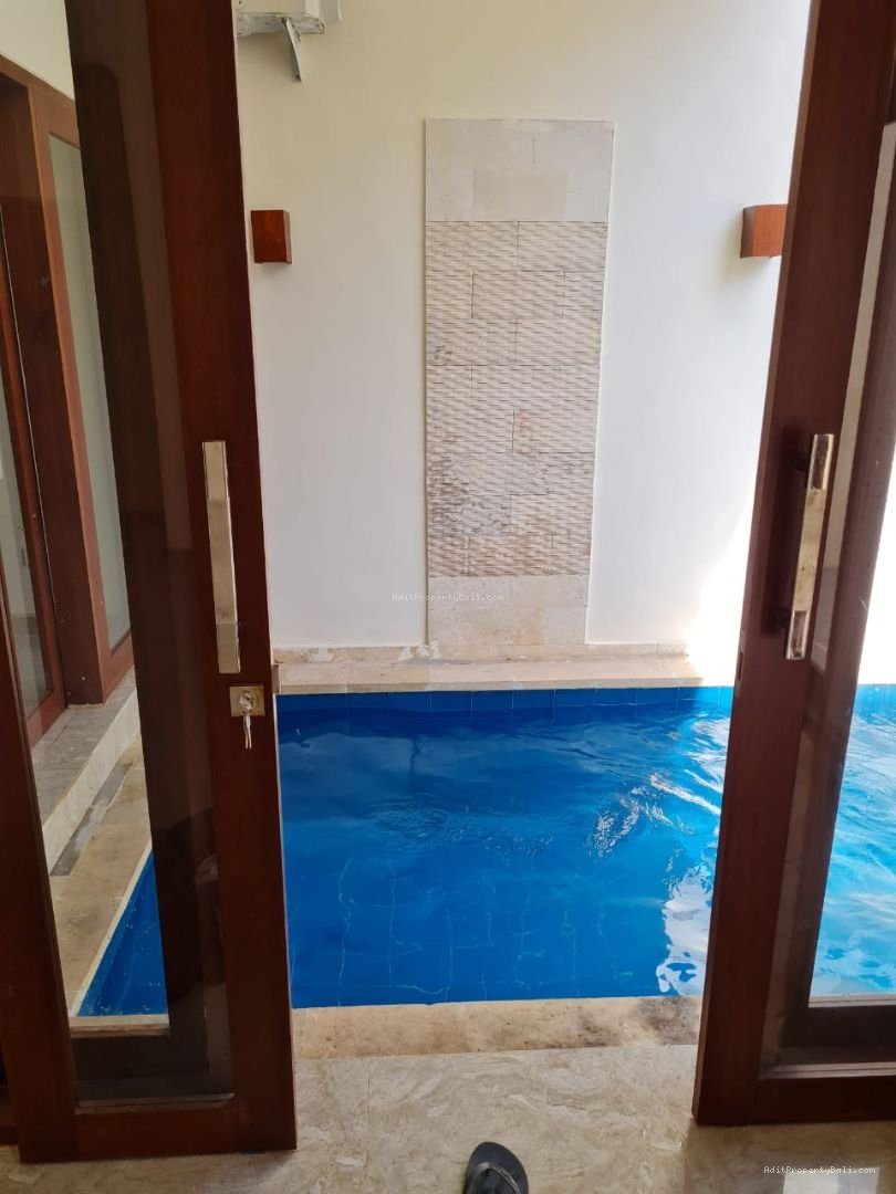 rumah semi villa renonn