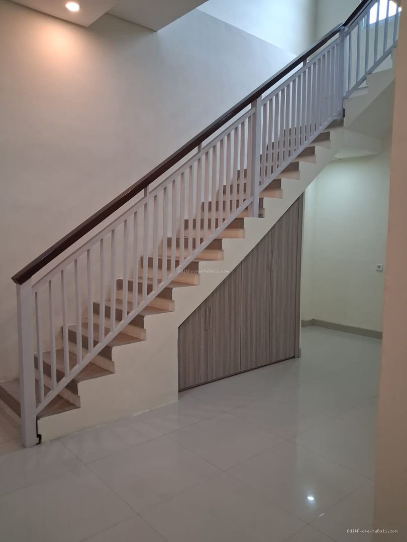 rumah semi villa pemogan dps